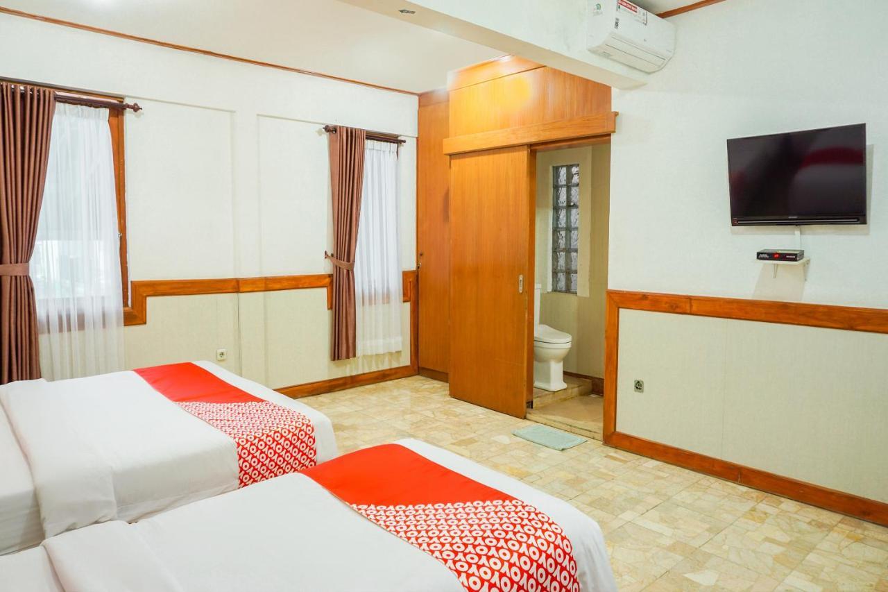 Oyo 1209 Tirtasari Nice Guesthouse บันดุง ภายนอก รูปภาพ