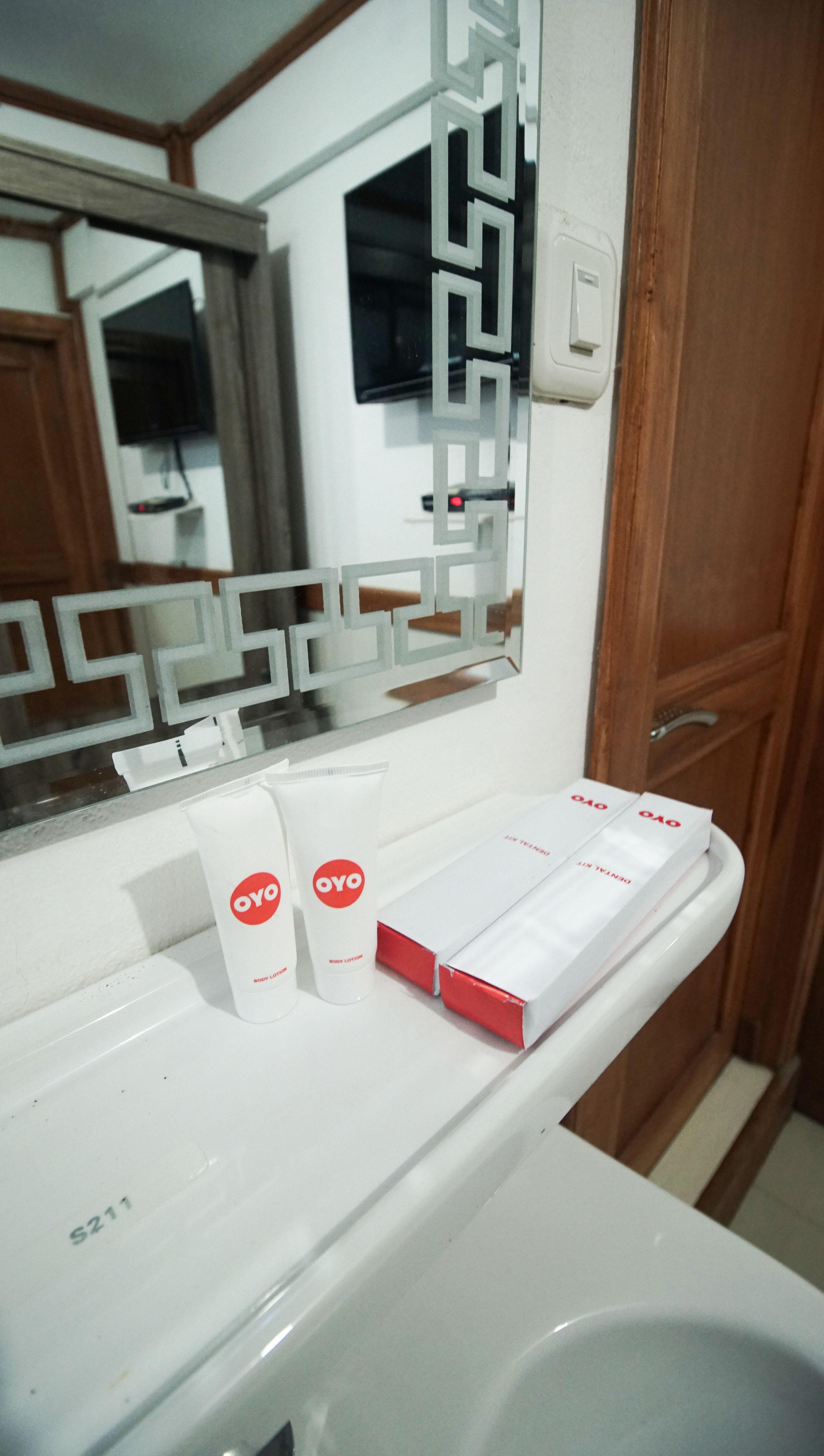 Oyo 1209 Tirtasari Nice Guesthouse บันดุง ภายนอก รูปภาพ
