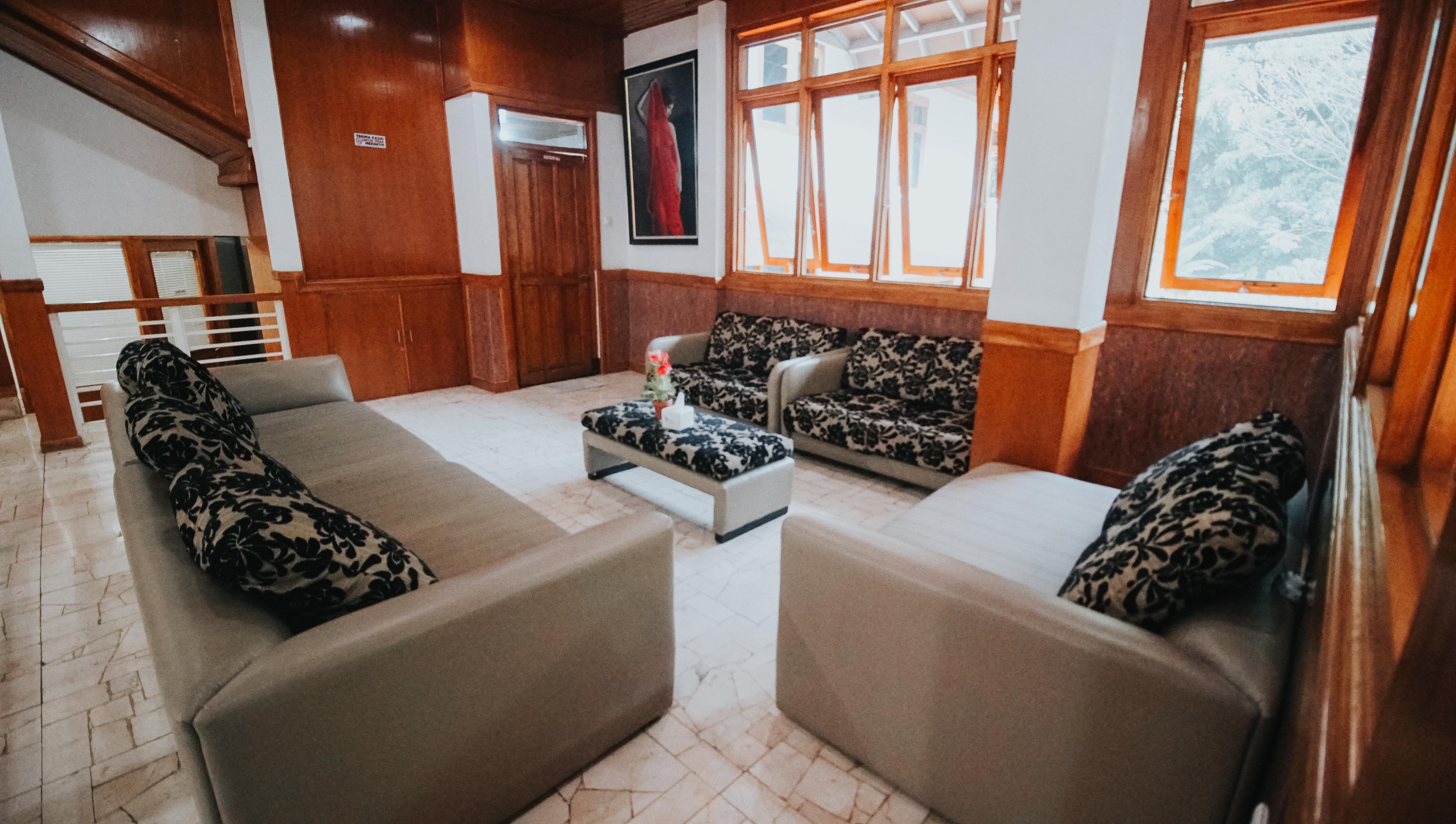 Oyo 1209 Tirtasari Nice Guesthouse บันดุง ภายนอก รูปภาพ